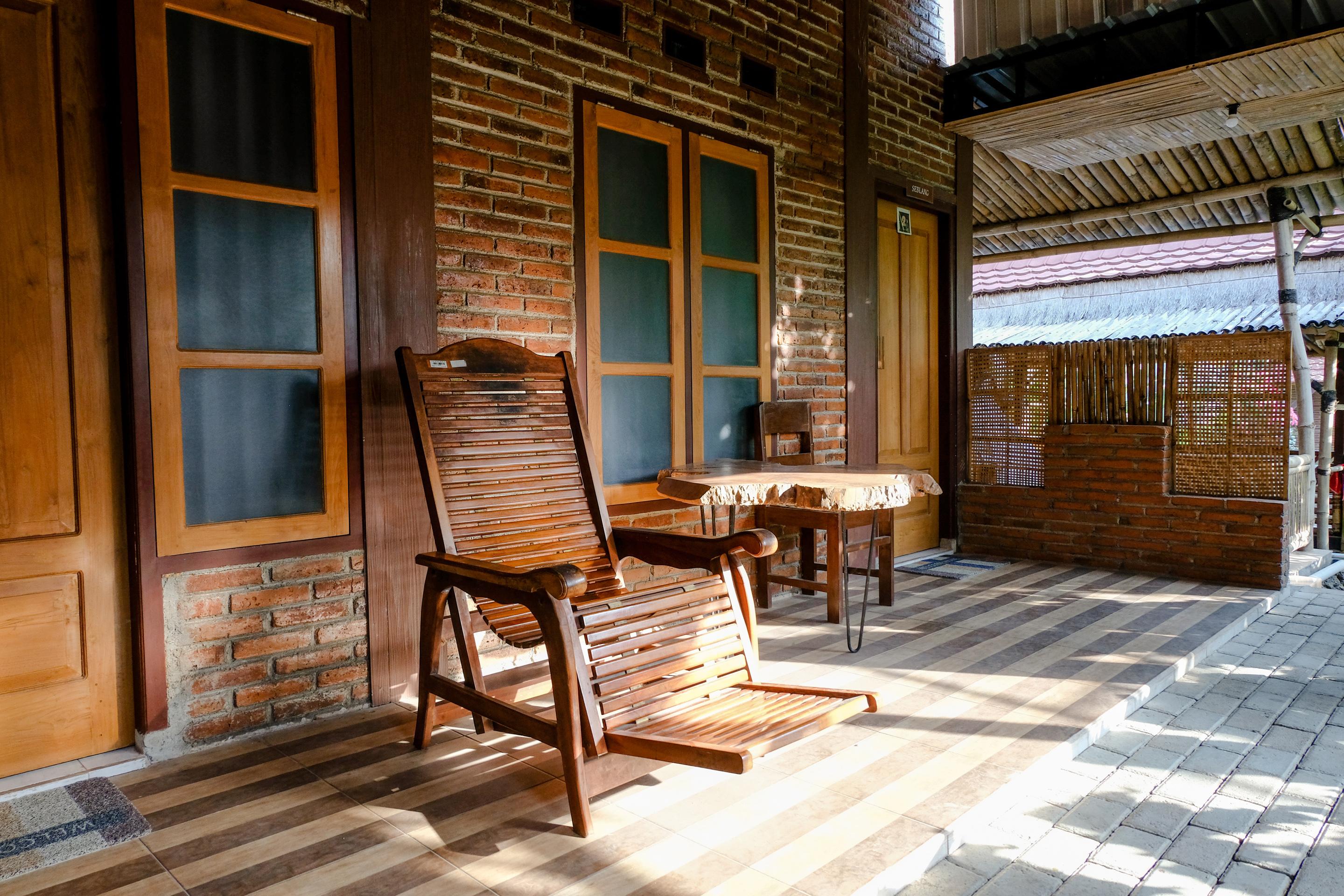 Vaccinated Staff - Oyo 1230 Kampoeng Osing Syariah Guesthouse バニュワンギ エクステリア 写真